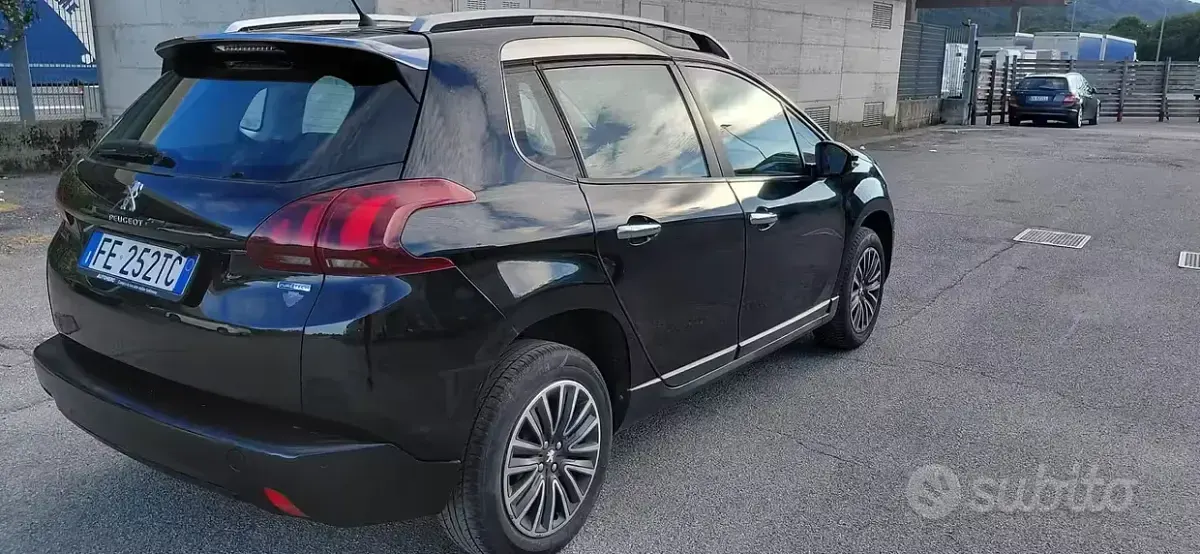 Usata Peugeot 2008 Active 82 CV (60 kW) 2016 Nero SUV