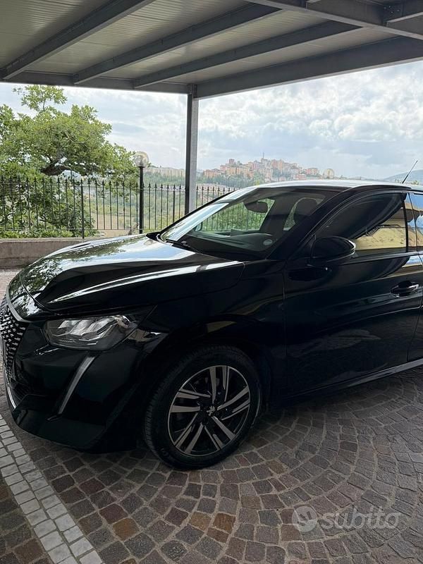 Usata Peugeot 208 GT-line 102 CV (75 kW) 2021 Nero Utilitaria