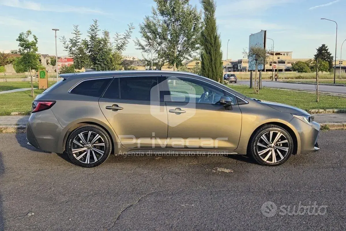 Usata Toyota Corolla Style 98 CV (72 kW) 2022 Marrone Station wagon