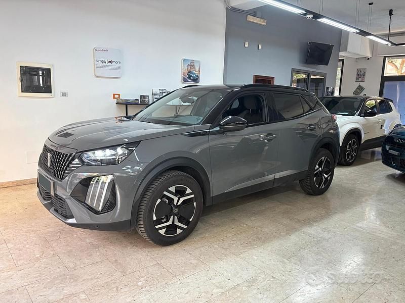Usata Peugeot 2008 GT 130 CV (95 kW) 2024 Grigio SUV