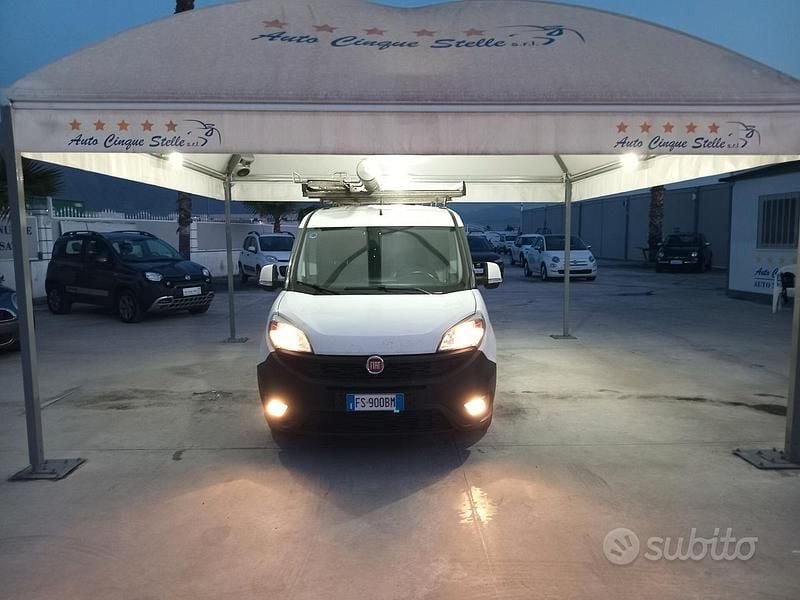 Usata Fiat Doblò 105 CV (77 kW) 2019 Bianco Monovolume