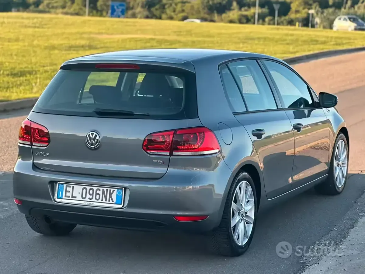 Używany VW Golf VII Highline 105 KM (77 kW) 2012 Szary Sedan/Limuzyna