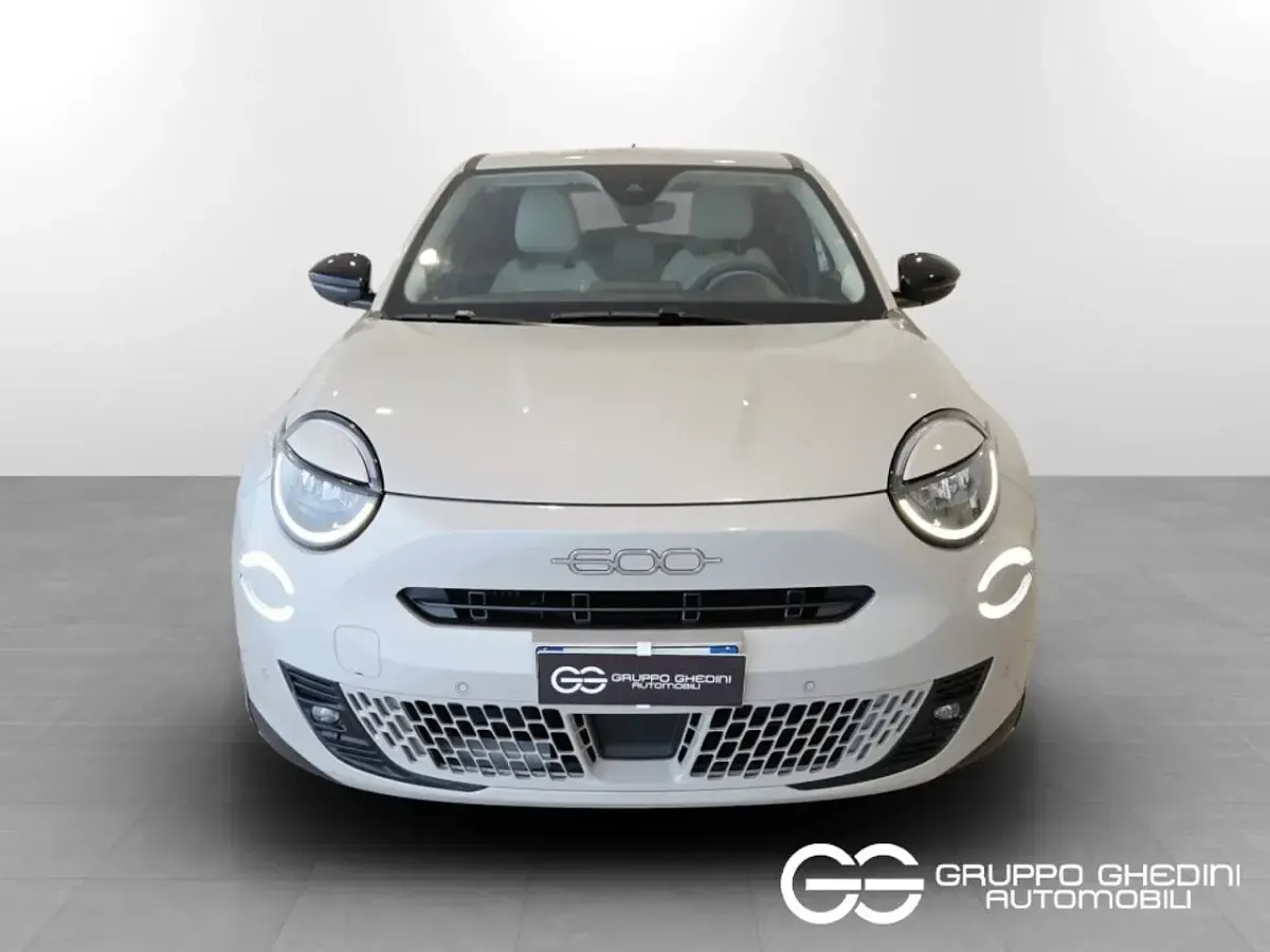 Usata Fiat 600 La Prima 101 CV (74 kW) 2025 Sabbia terre d'italia SUV
