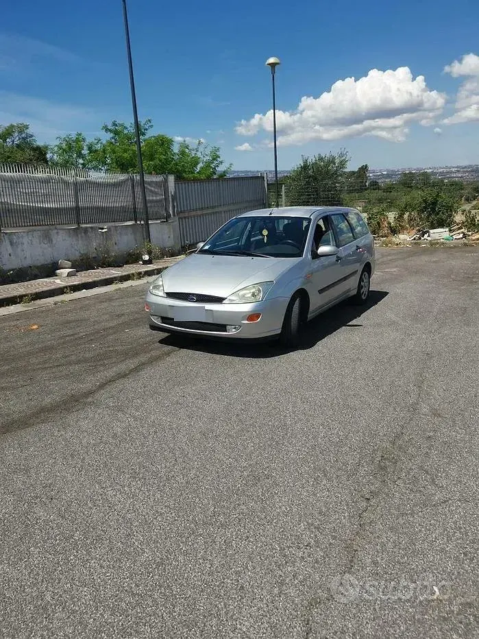 Usata Ford Focus 90 CV (66 kW) 2000 Grigio Station wagon