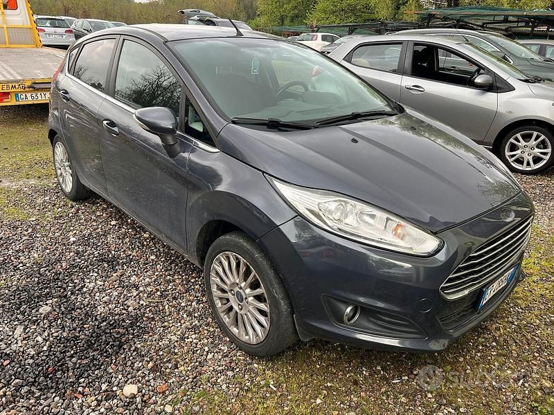 Usata Ford Fiesta 80 CV (58 kW) 2013 Nero Utilitaria