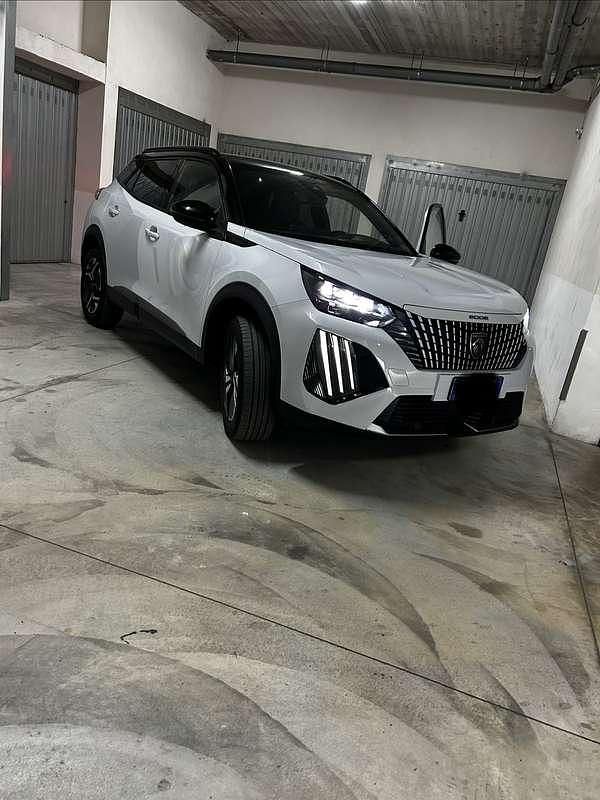 Usata Peugeot 2008 GT 131 CV (96 kW) 2024 SUV