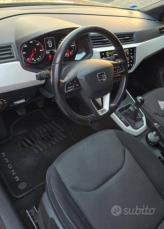 Usata Seat Arona 115 CV (84 kW) 2018 Marrone SUV
