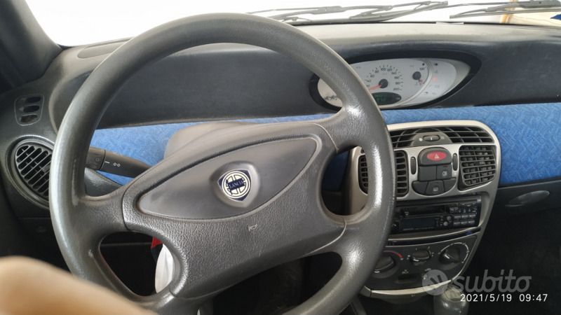 Usata Lancia Ypsilon 54 CV (39 kW) 1998 Blu Utilitaria