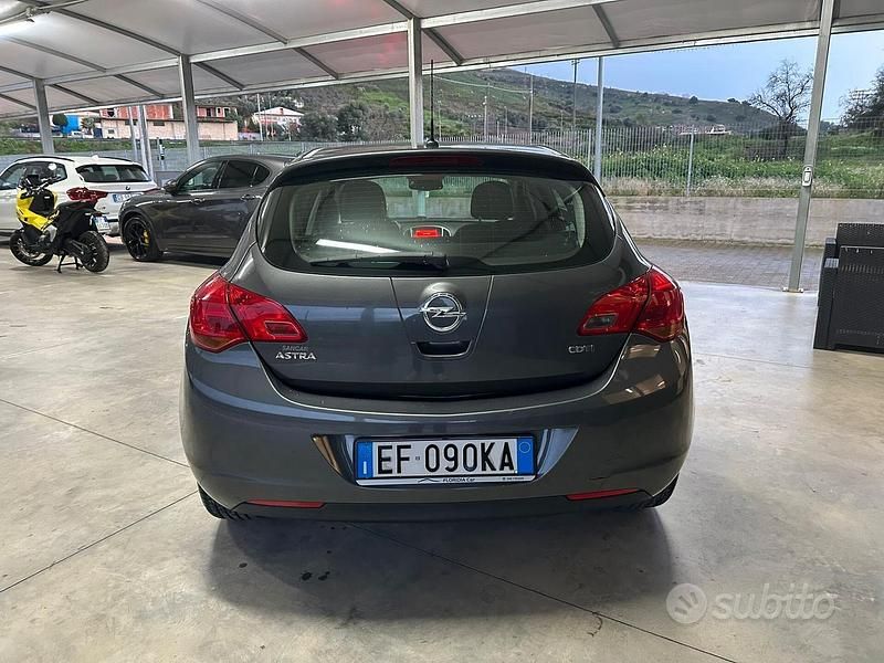 Usata Opel Astra 125 CV (91 kW) 2010 Grigio Station wagon