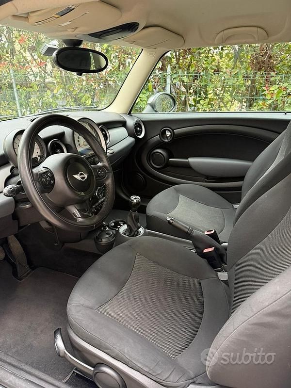 Begagnad Mini One D 90 HK (66 kW) 2012 Svart Halvkombi