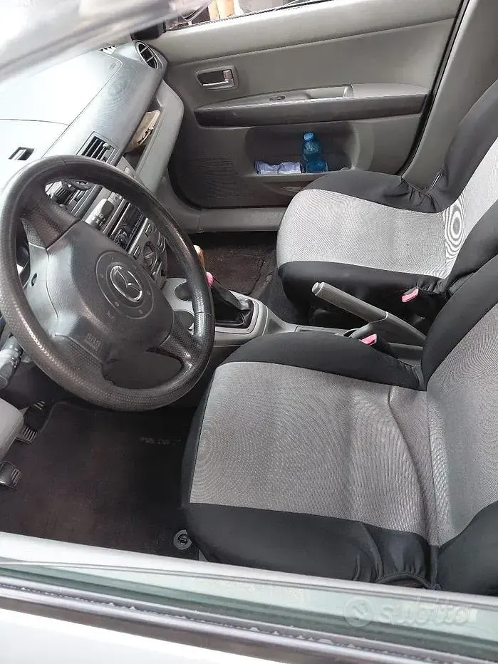 Usata Mazda 2 75 CV (55 kW) 2003 Bluazzurro Utilitaria