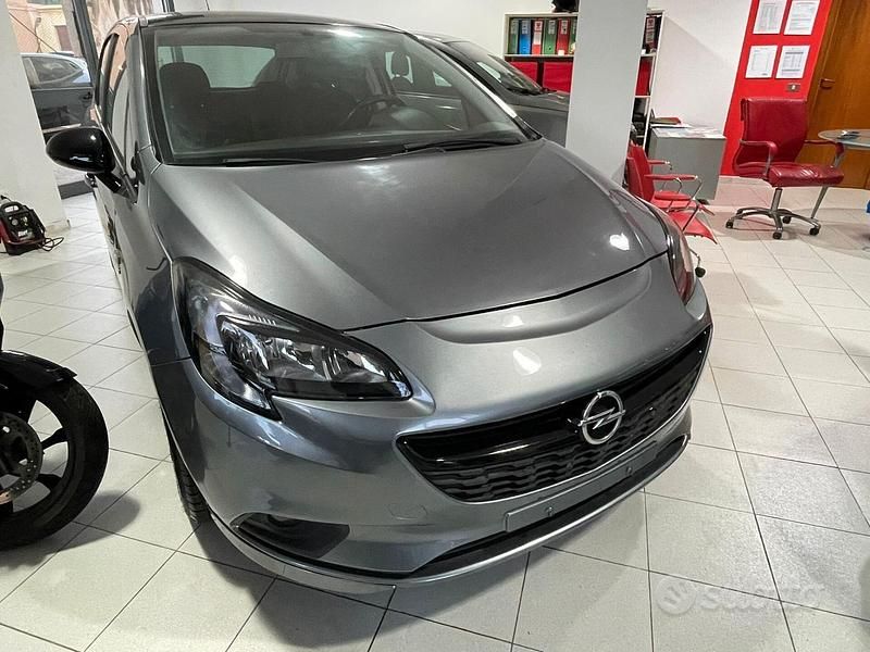 Usata Opel Corsa Innovation 69 CV (50 kW) 2017 Grigio Berlina