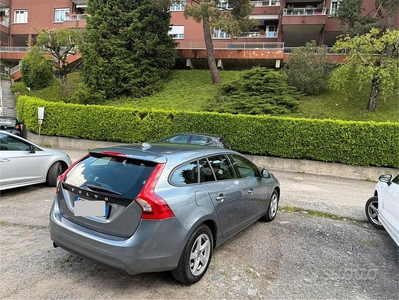 Usata Volvo V60 120 CV (88 kW) 2017 Grigio Station wagon