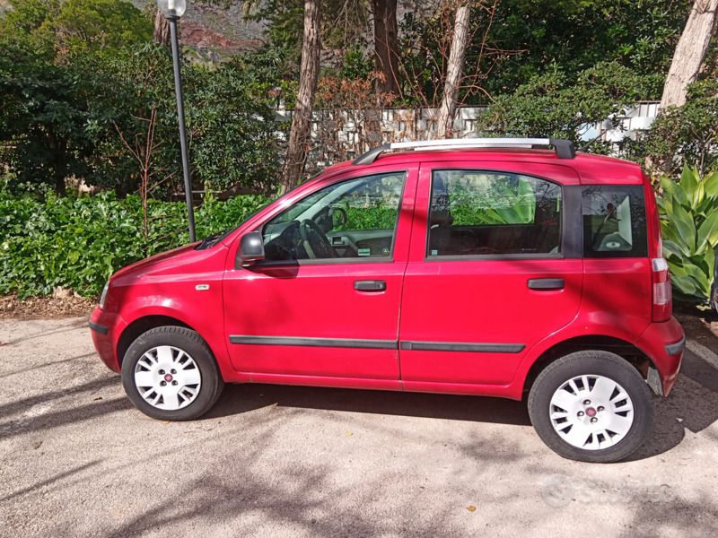 Rosso Usata 2012 Fiat Panda Due volumi | 3800 € (Molto cara) - Immagine 1/2