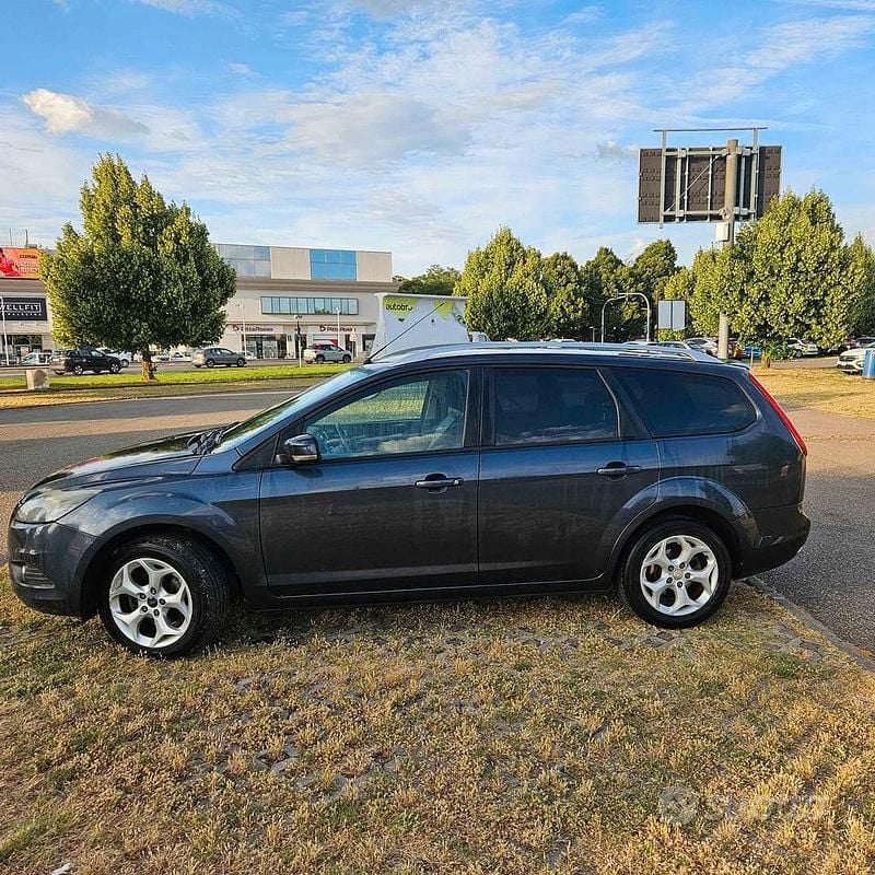 Usata Ford Focus 115 CV (84 kW) 2010 Blu Station wagon
