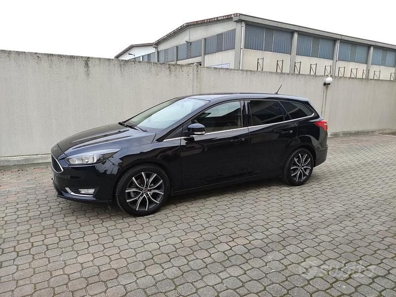Nero Usata 2015 Ford Focus Station wagon | 9900 € (Molto cara) - Immagine 1/4