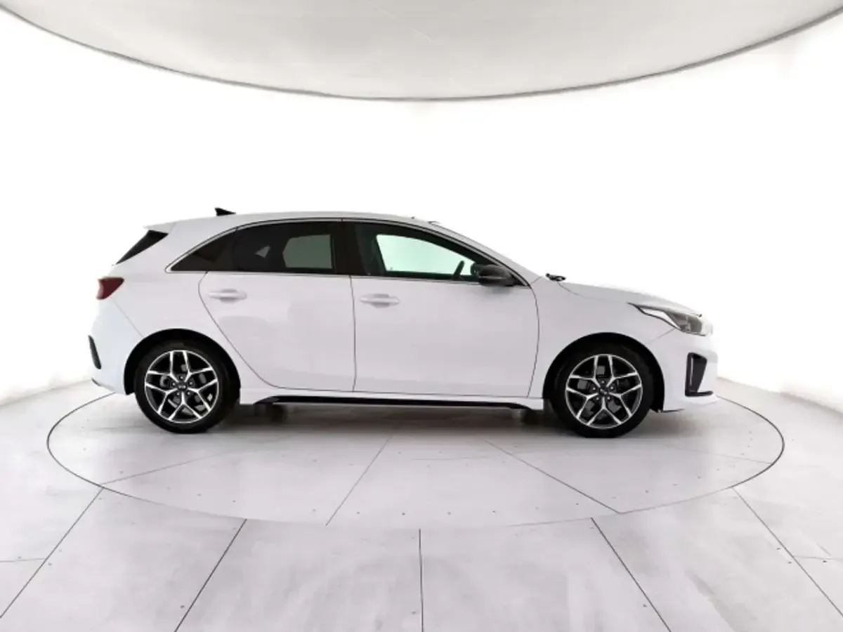 Usata Kia Ceed GT GT-Line 140 CV (102 kW) 2020 Cassa white Berlina