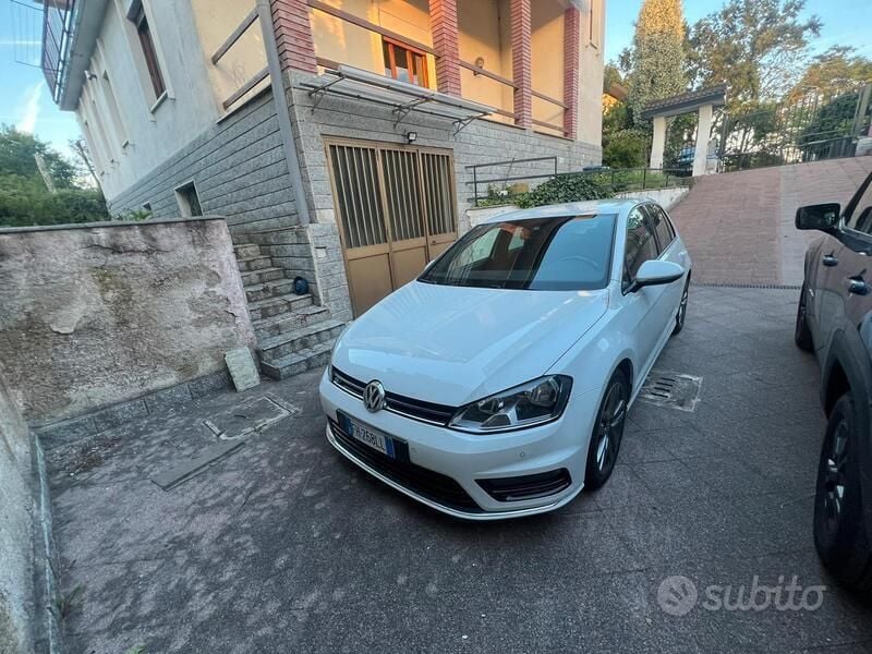 Bianco Usata 2017 VW Golf VII R-line Tre volumi | 15.400 € (Buon prezzo) - Immagine 1/4