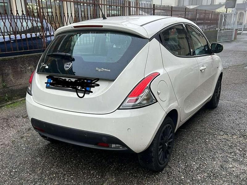 Usata Lancia Ypsilon Silver 69 CV (50 kW) 2014 Bianco Utilitaria