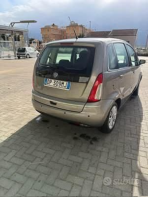 Usata Lancia Musa 95 CV (69 kW) 2008 Marrone Monovolume