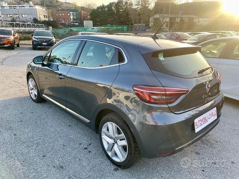 Usata Renault Clio V 85 CV (62 kW) 2020 Grigio Berlina