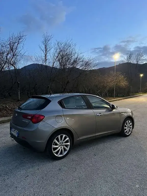 Usata Alfa Romeo Giulietta 120 CV (88 kW) 2018 Utilitaria
