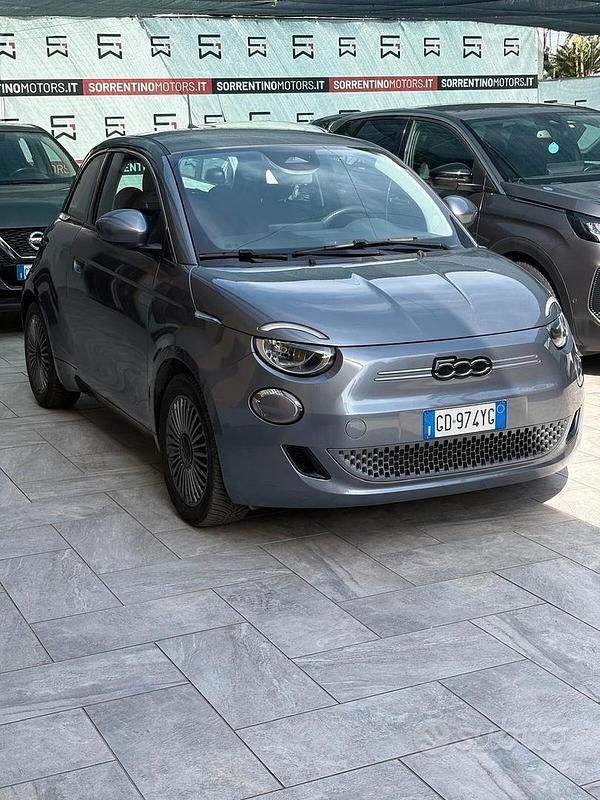 Usata Fiat 500e La Prima 86 kW (118 CV) 2020 Grigio Berlina