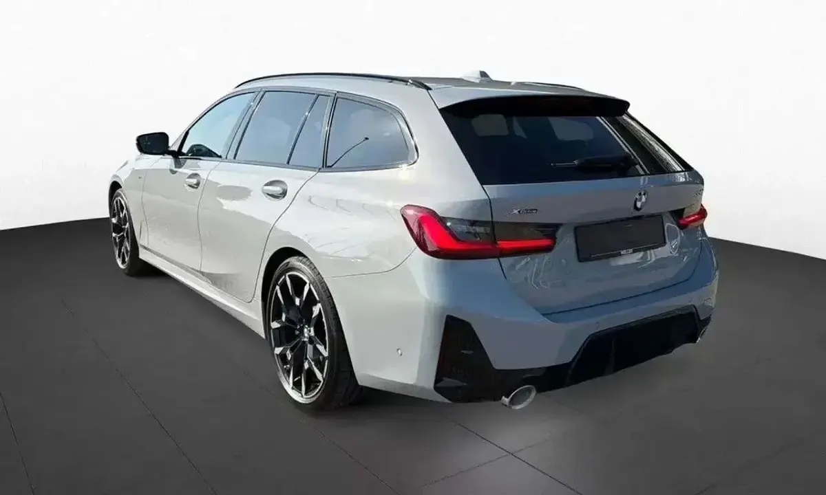 Usata BMW 330 M Sport 245 CV (180 kW) 2025 Brooklyn grey Station wagon