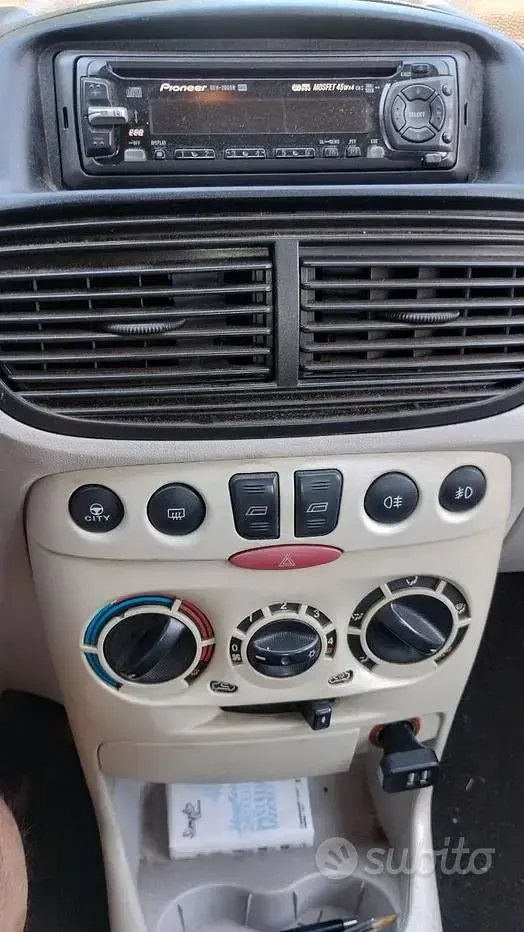 Usata Fiat Punto 60 CV (44 kW) 2004 Utilitaria