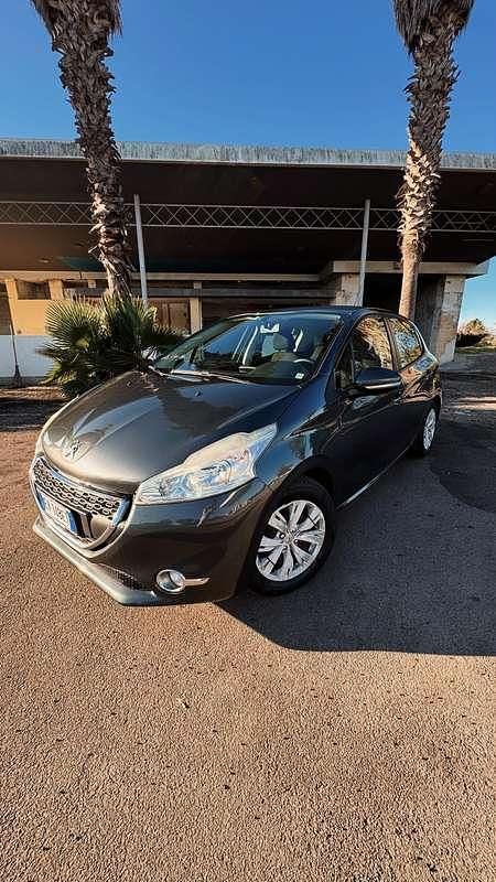 Usata 2014 Peugeot 208 Allure Due volumi | 5100 € (Ottimo prezzo) - Immagine 1/4