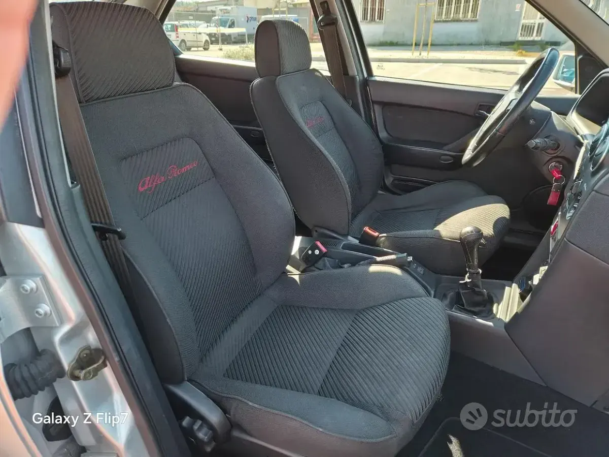 Usata Alfa Romeo 146 120 CV (88 kW) 1999 Grigio Utilitaria