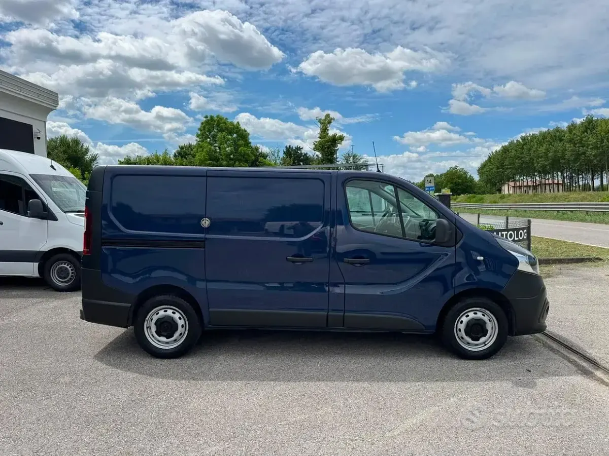 Usata Renault Trafic 120 CV (88 kW) 2021 Blu Monovolume
