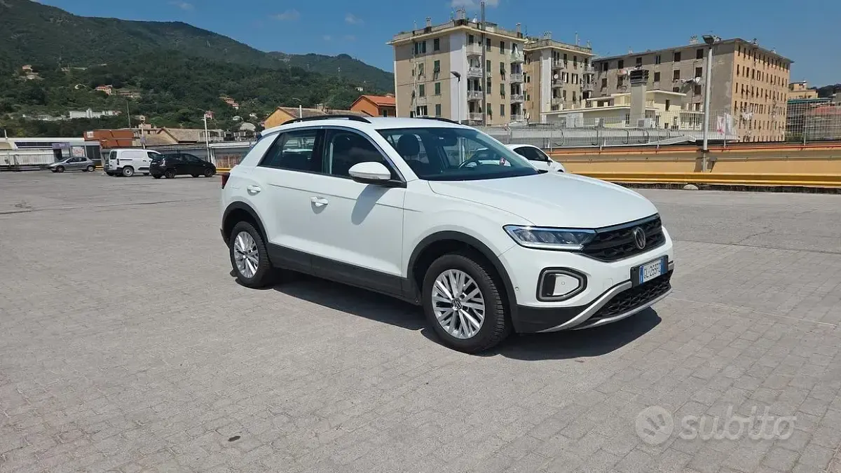 Usata VW T-Roc Life 150 CV (110 kW) 2022 Bianco SUV