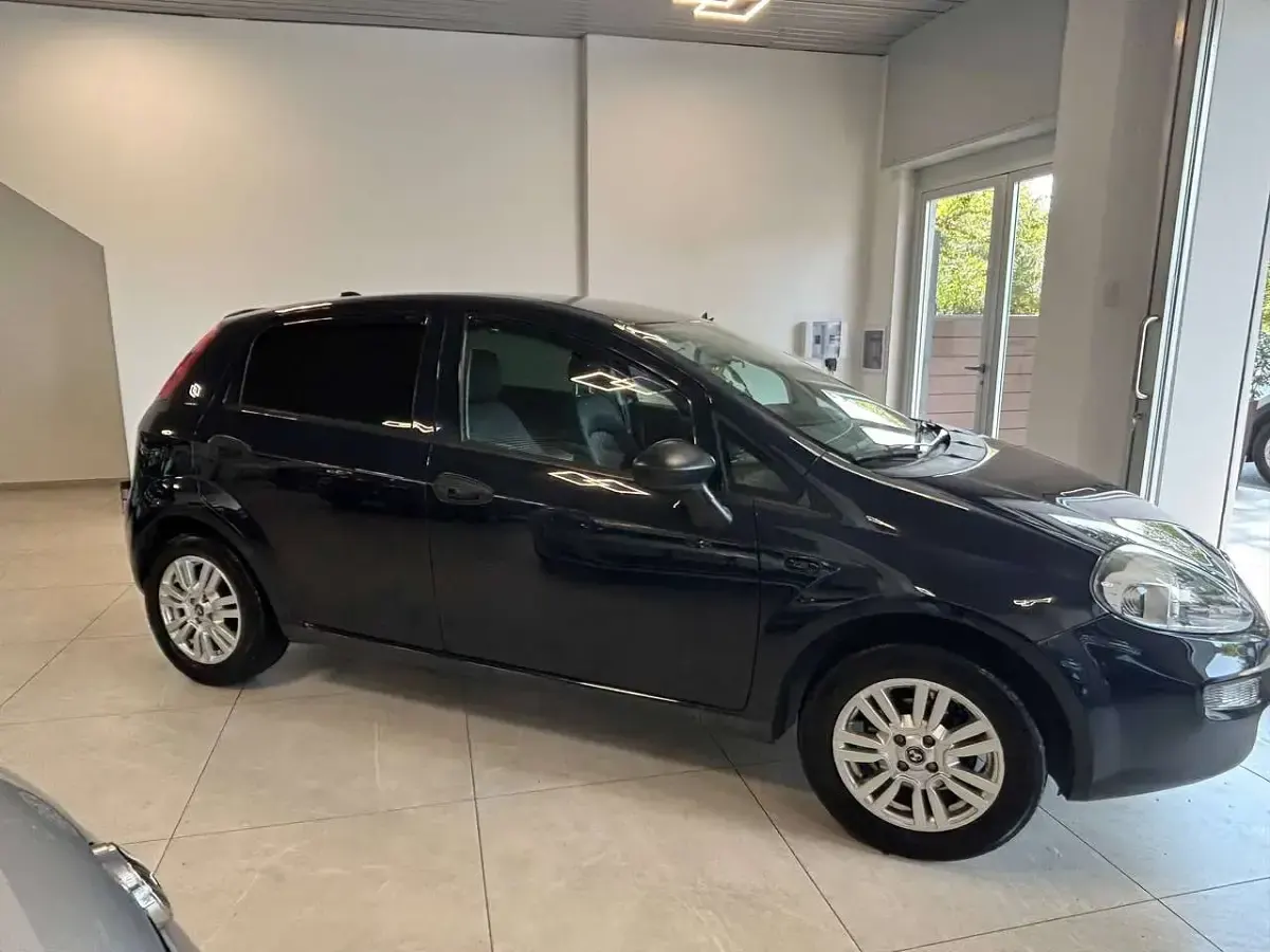 Usata Fiat Punto Lounge 69 CV (50 kW) 2018 Nero Utilitaria