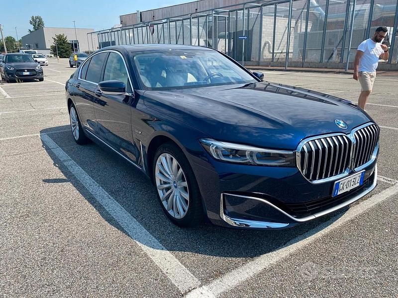 Usata BMW 745e Luxury Line 395 CV (290 kW) 2022 Blu Berlina