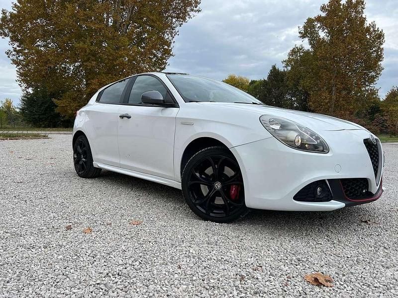 Bianco Usata 2016 Alfa Romeo Giulietta Super Due volumi | 9500 € (Buon prezzo) - Immagine 1/4