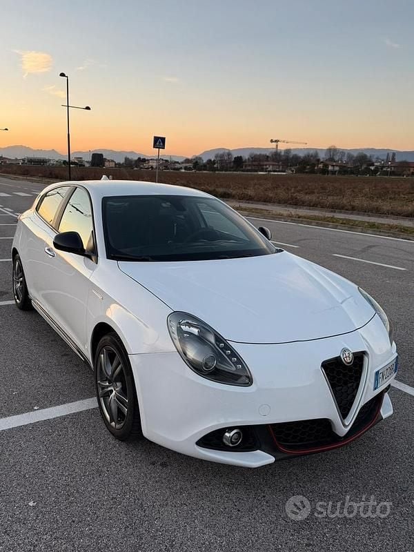 Bianco Usata 2018 Alfa Romeo Giulietta Super Tre volumi | 7000 € (Ottimo prezzo) - Immagine 1/4