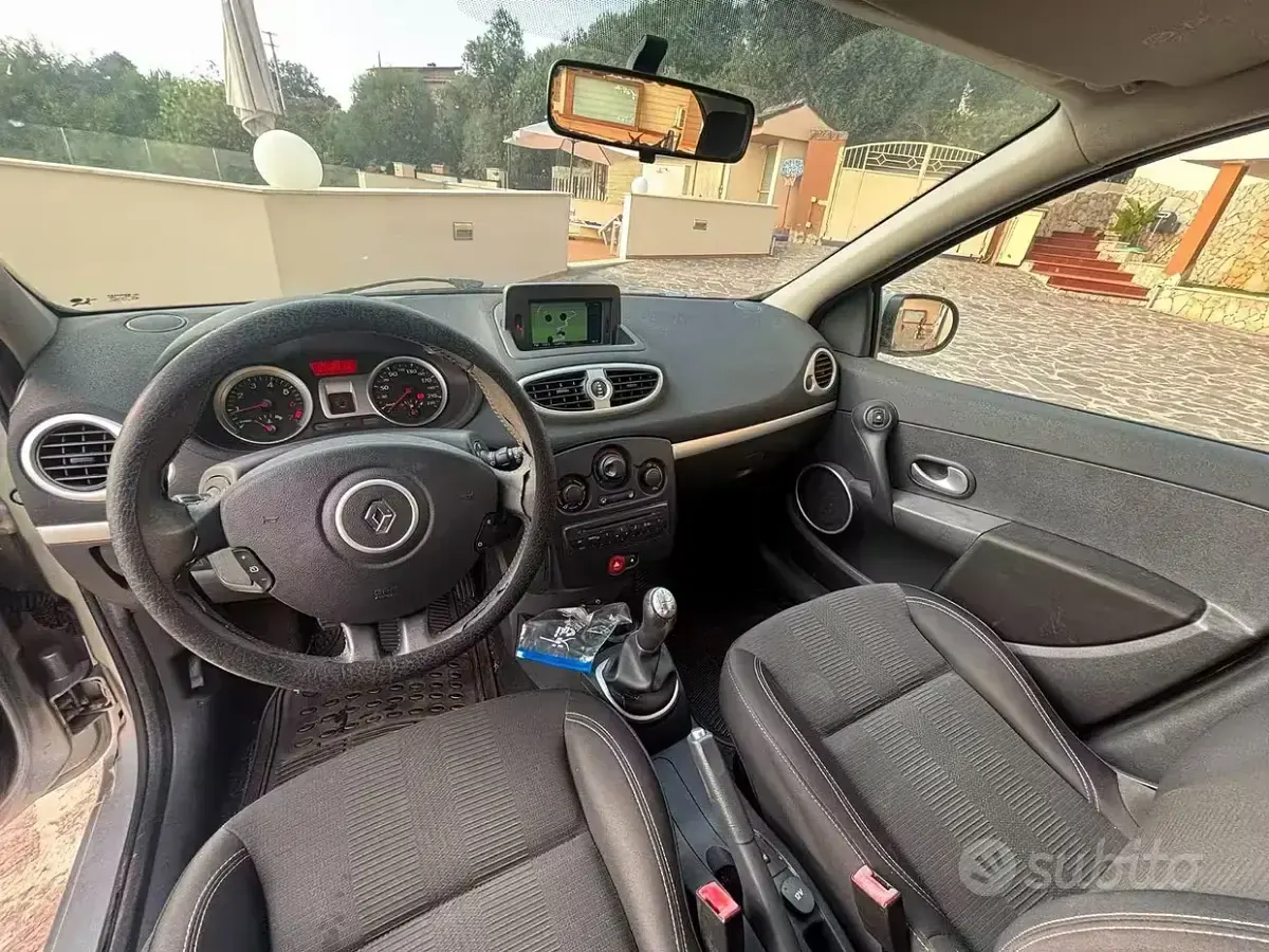 Usata Renault Clio II 75 CV (55 kW) 2010 Grigio Berlina