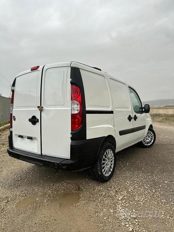 Usata Fiat Doblò Dynamic 105 CV (77 kW) 2007 Bianco Monovolume
