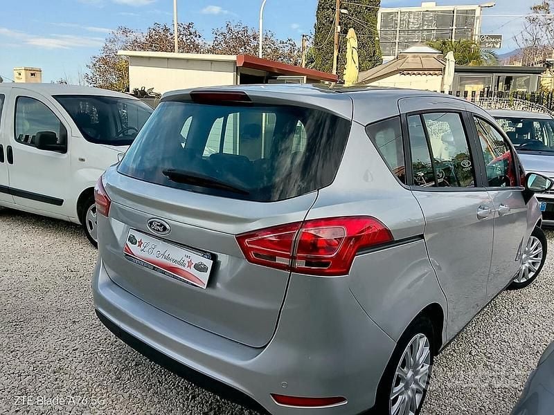 Usata Ford B-MAX Titanium 75 CV (55 kW) 2016 Grigio Monovolume