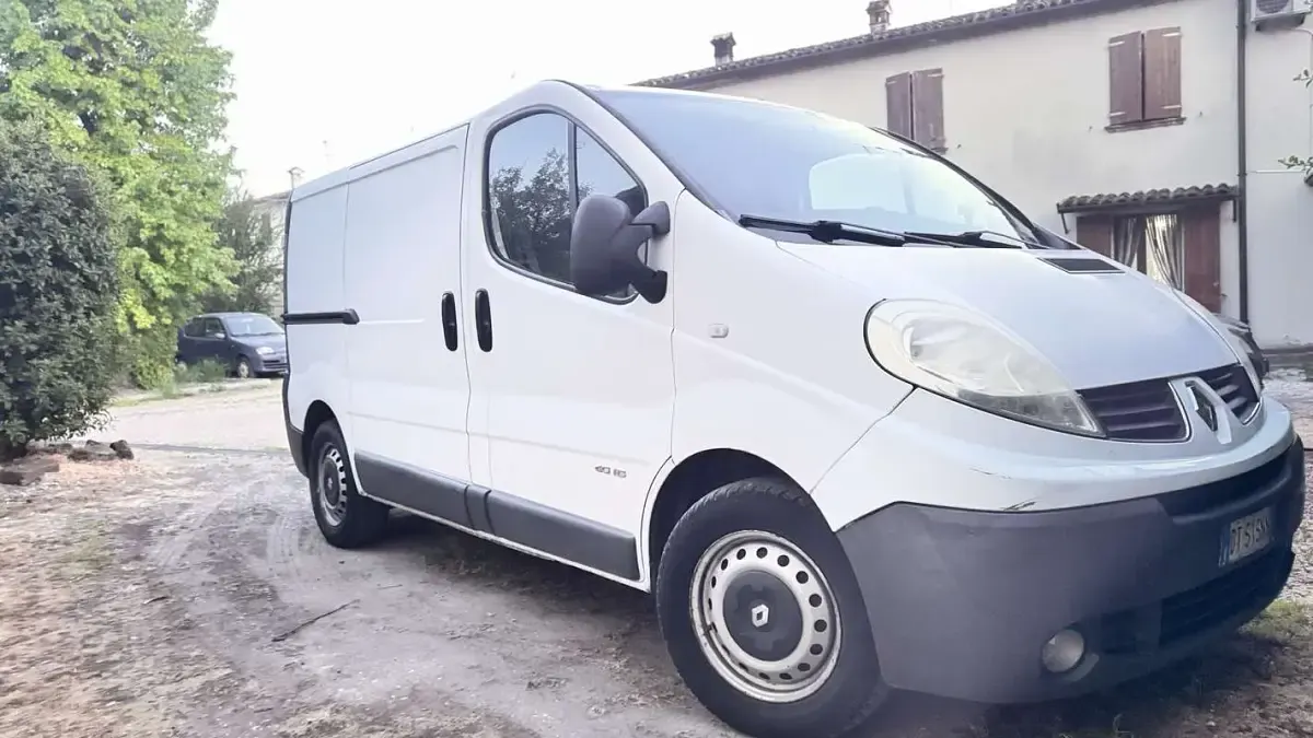 Usata Renault Trafic 114 CV (83 kW) 2009 Bianco Monovolume