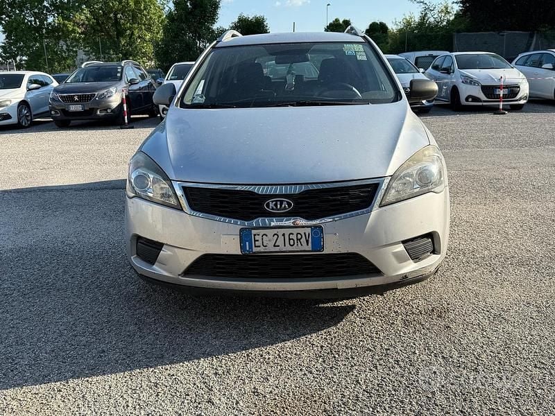 Usata Kia Ceed LX 90 CV (66 kW) 2010 Grigio Utilitaria