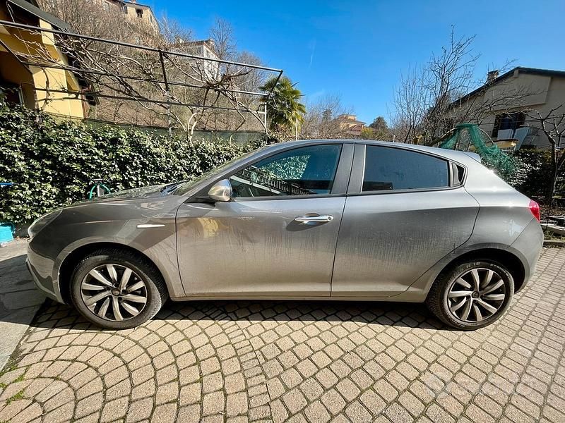 Usata Alfa Romeo Giulietta 120 CV (88 kW) 2018 Grigio Utilitaria