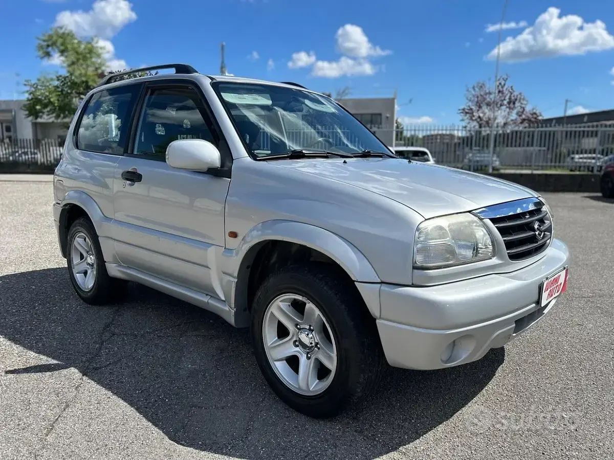 Usata Suzuki Grand Vitara 94 CV (69 kW) 2004 Grigio SUV