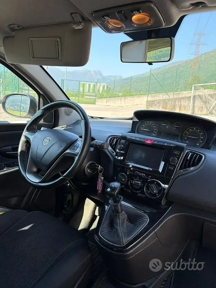 Gebraucht Lancia Ypsilon 69 PS (50 kW) 2015 Weiß Kleinwagen