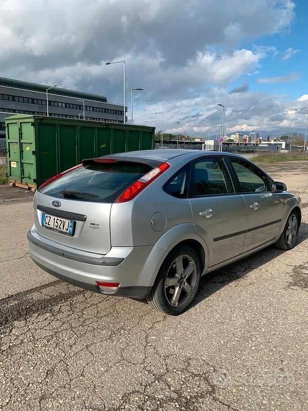Usata Ford Focus 136 CV (100 kW) 2006 Grigio Berlina
