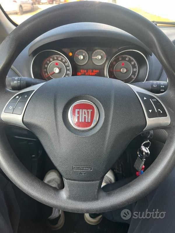 Usata Fiat Punto 77 CV (56 kW) 2010 Grigio Berlina