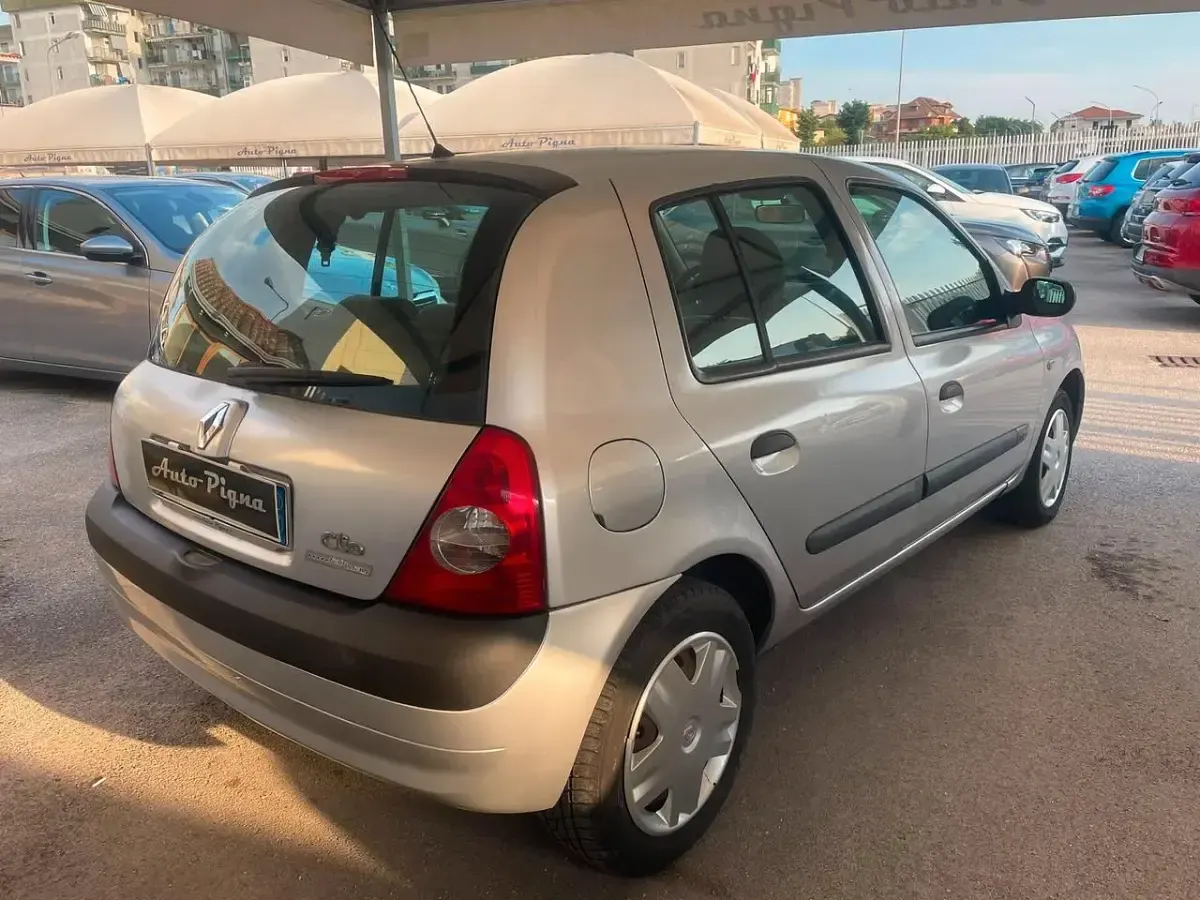 Usata Renault Clio II Authentique 58 CV (42 kW) 2005 Grigio Berlina