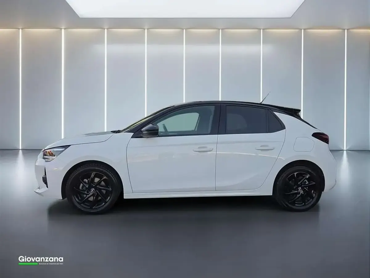 Usata Opel Corsa GS Line 101 CV (74 kW) 2022 Bianco tetto nero Utilitaria