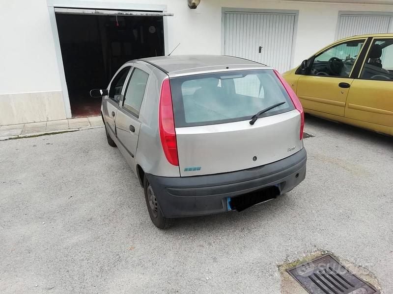 Usata Fiat Punto 2000 Grigio Utilitaria